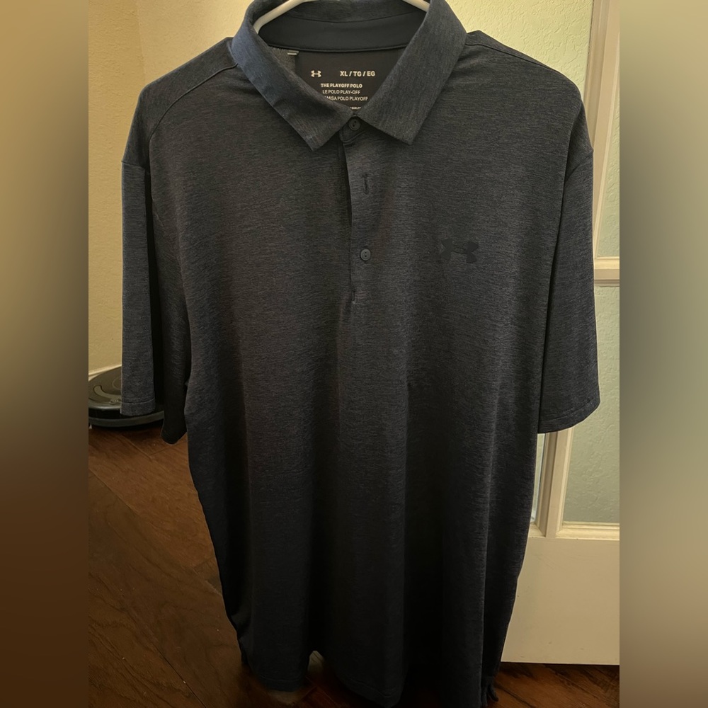 Men’s dark gray under armour shirt. XL